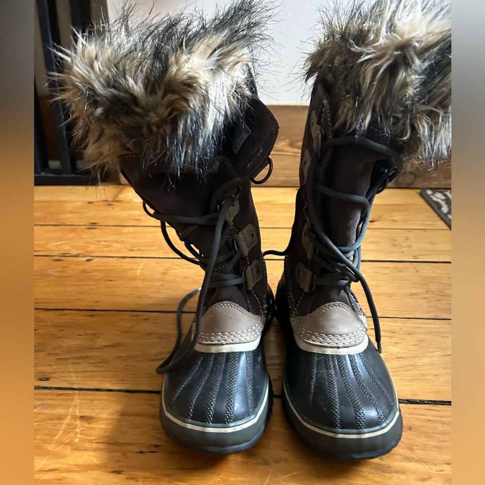 Sorel Joan of Arctic round toe lace up winter boots